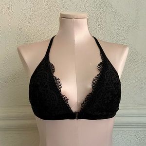 Victoria’s Secret Black Lace Padded Bra 🦨